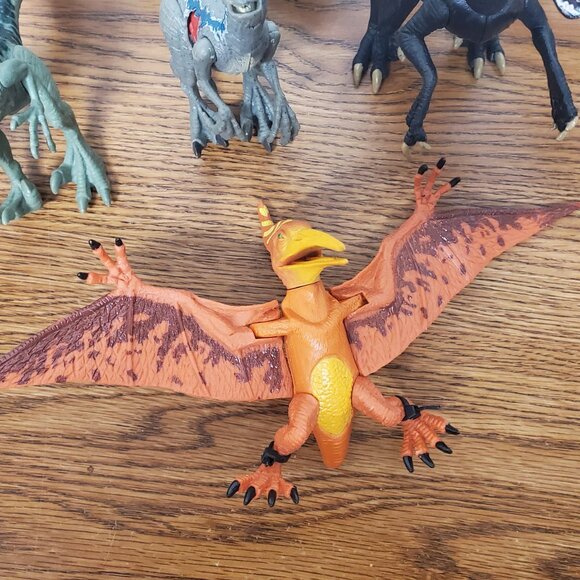 Action Figures - Lot of 11 Dinosaurs all Poseable w/Moveable Pieces - 6"-9" Tall - Picture 4 of 8